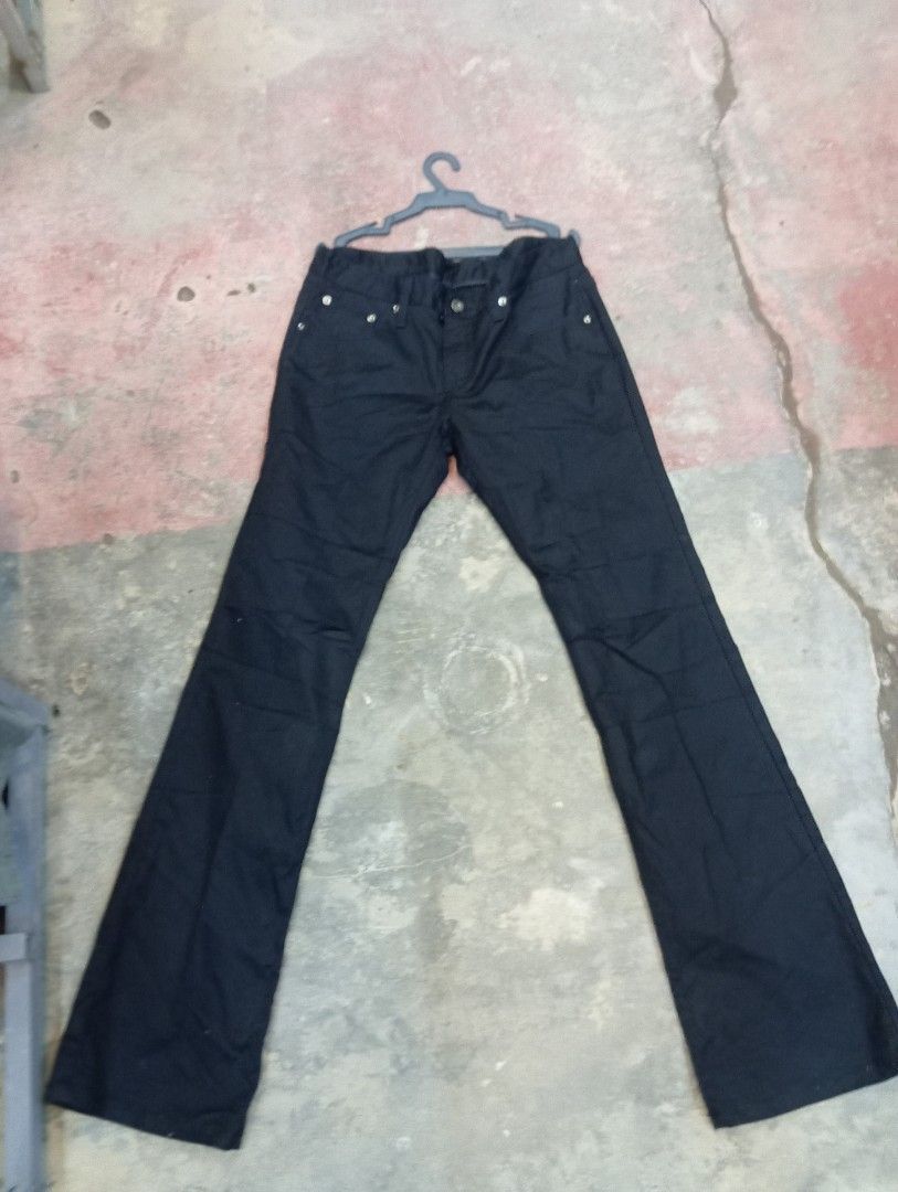 HELMUT LANG TROUSER PANTS (Category: Trousers) located in Monkayo. Submitted by danielcabusora (Listing ID 1465418633, Image 1). Description: HELMUT LANG TROUSER PANTS W-32 L-43 AS NEW CONDI NO ISSUE NO FLAWS.