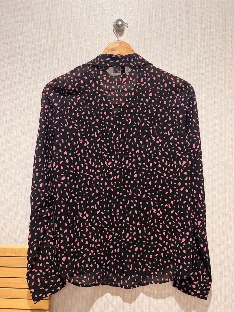 H&M Black & Pink Leopard Collared Longsleeve Blouse (Category: Longsleeves) located in Manila. Submitted by preloved_items122 (Listing ID 1465453480, Image 2). Description: .