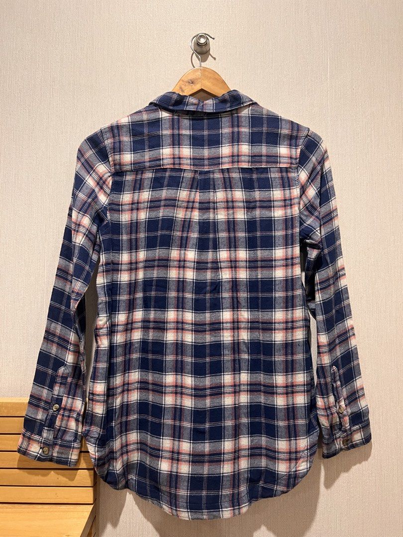 H&M Blue White Red Plaid Polo (Category: Longsleeves) located in Manila. Submitted by preloved_items122 (Listing ID 1465454583, Image 2). Description: .