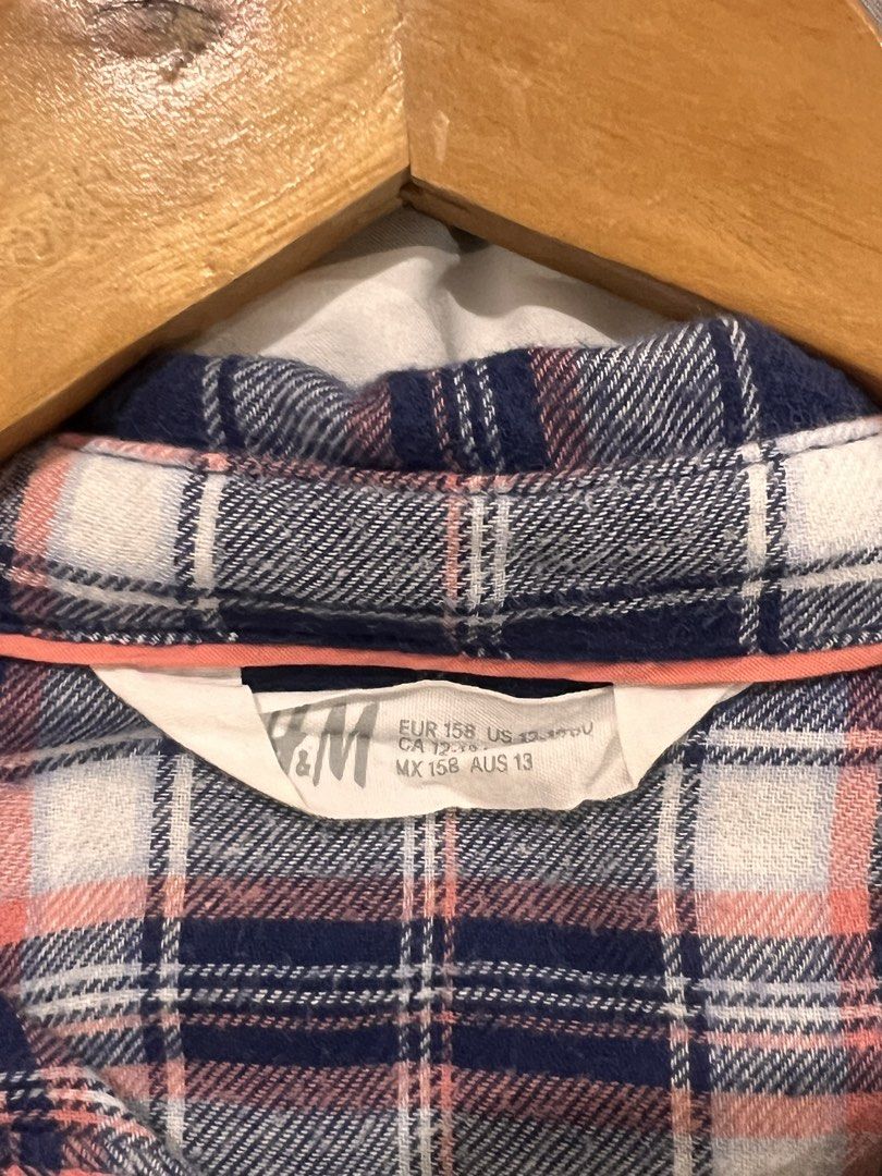 H&M Blue White Red Plaid Polo (Category: Longsleeves) located in Manila. Submitted by preloved_items122 (Listing ID 1465454583, Image 3). Description: .