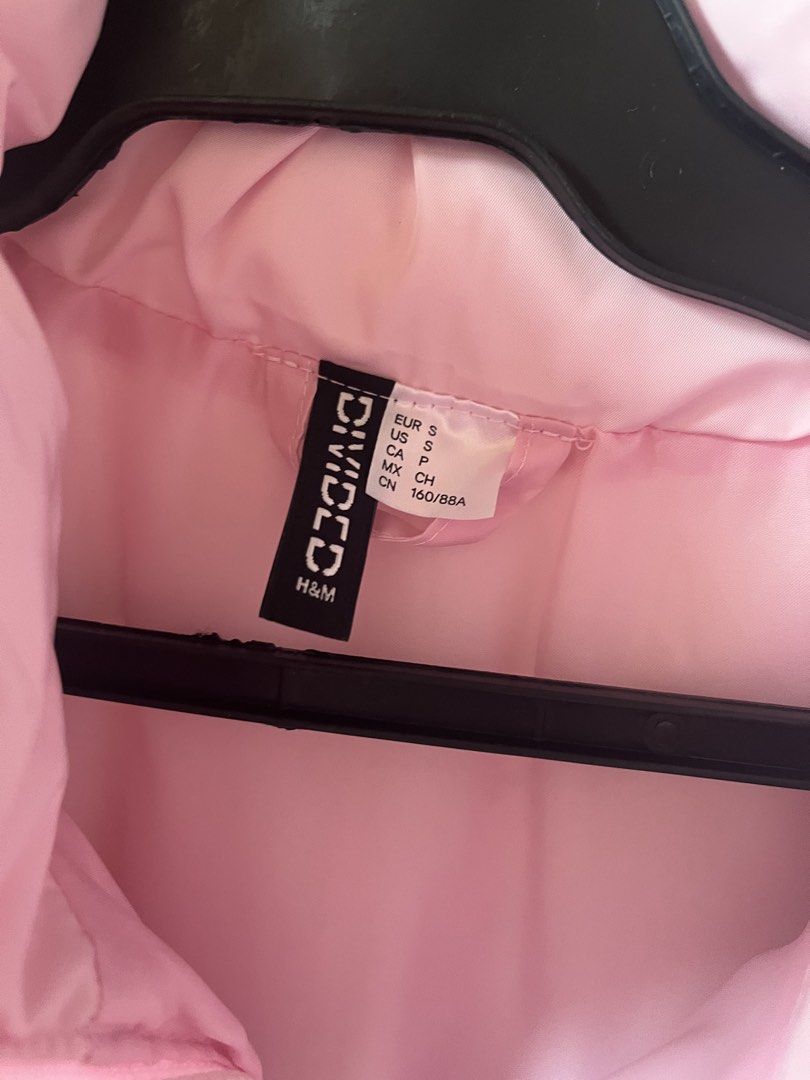H&M Pink puff vest (Category: Coats, Jackets and Outerwear) located in Manila. Submitted by justshop.ph (Listing ID 1465544810, Image 2). Description: length 18in bust 36-37.