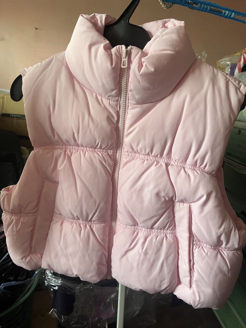 H&M Pink puff vest (Category: Coats, Jackets and Outerwear) located in Manila. Submitted by justshop.ph (Listing ID 1465544810, Image 1). Description: length 18in bust 36-37.