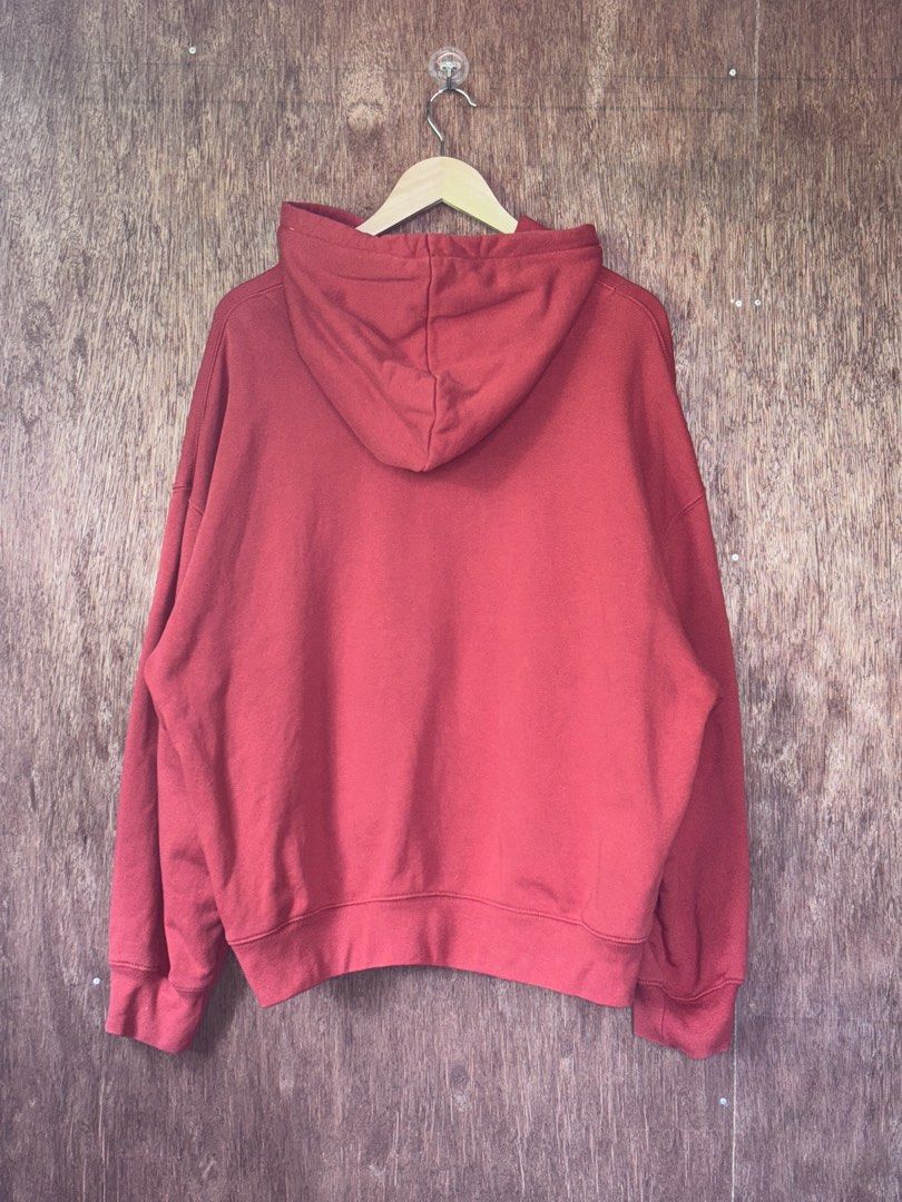 H&M Plain Red Oversized Hoodie (L). (Category: Coats, Jackets and Outerwear) located in Cabuyao City. Submitted by giothr1ft (Listing ID 1465395026, Image 2). Description: -Width: 27 -Length: 26 -Sleeve Length: 22.