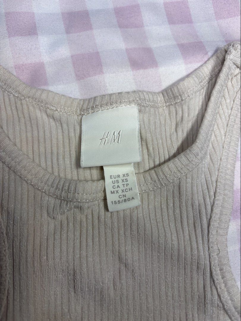 H&M Ribbed Racerback Tank Top (Category: Sleeveless) located in Baguio. Submitted by farrahlouh (Listing ID 1465424173, Image 2). Description: .