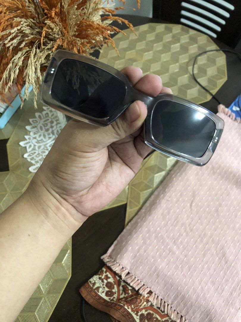 H&M sunglasses unisex (Category: Sunglasses & Eyewear) located in Lucena. Submitted by kweenritz (Listing ID 1465390551, Image 3). Description: Hi. Selling this H&M rectangular sunglasses in a Translucent gray frame with dark tinted lenses. No issue, good as new. With free pouch. Bought last summer at H&M SM north edsa branch. Orig price 890. Excellent condition, well-maintained Just Perfect for everyday wear, outdoor. 300 only plus shipping fee.