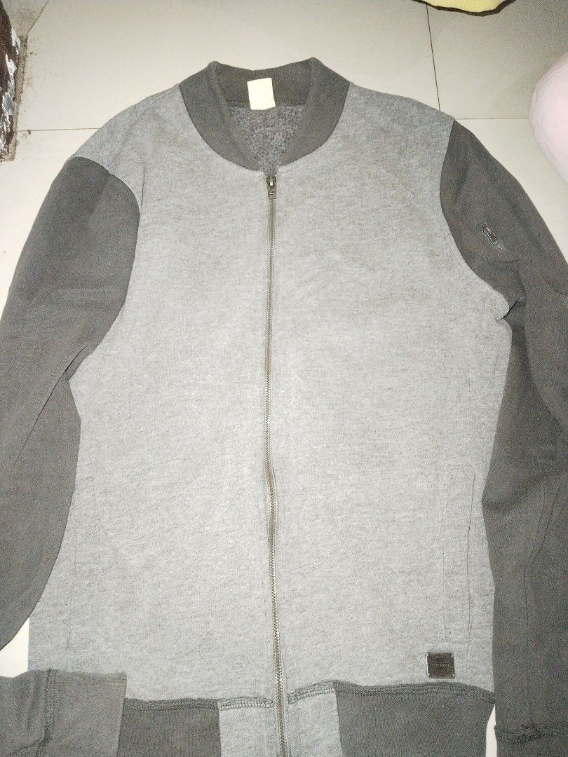 Hollister Jacket Hoodie Medium Mens (Category: Coats, Jackets and Outerwear) located in Cavite. Submitted by krisandrakian (Listing ID 1465458053, Image 1). Description: have 2 passport or any items pocket inside.