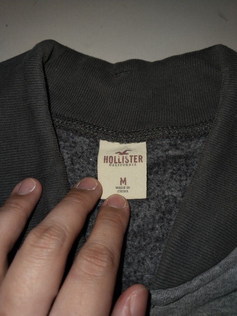 Hollister Jacket Hoodie Medium Mens (Category: Coats, Jackets and Outerwear) located in Cavite. Submitted by krisandrakian (Listing ID 1465458053, Image 2). Description: have 2 passport or any items pocket inside.