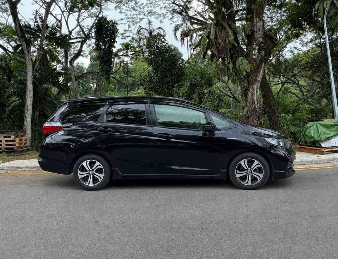 Honda Shuttle Hybrid 1.5 (A) (Category: Used Cars) located in Singapore. Submitted by carousell_certified_partners (Listing ID 1465503600, Image 2). Description: Well maintained and fuel efficient workhorse capable of 20-22 km/L is an excellent choice for first time buyers or those looking for practicality without sacrificing on comfort and maintenance. Comes with an unbeatable engine, gearbox and hybrid battery warranty till end COE for peace of