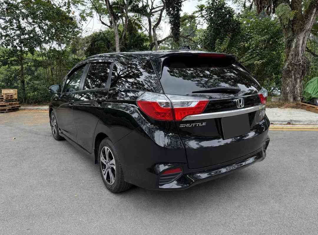 Honda Shuttle Hybrid 1.5 (A) (Category: Used Cars) located in Singapore. Submitted by carousell_certified_partners (Listing ID 1465503600, Image 3). Description: Well maintained and fuel efficient workhorse capable of 20-22 km/L is an excellent choice for first time buyers or those looking for practicality without sacrificing on comfort and maintenance. Comes with an unbeatable engine, gearbox and hybrid battery warranty till end COE for peace of