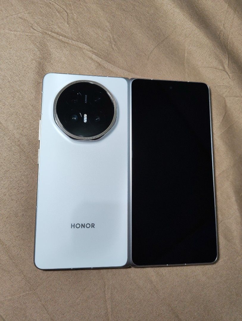 HONOR MAGIC V6 (Category: Android Others) located in Manila. Submitted by invoker_dota2 (Listing ID 1465526053, Image 2). Description: FOR SALE! HONOR MAGIC V6 5G 16GB / 512GB OPENLINE TO ALL NETWORK BAGONG BAGO HINDI PA NAGAGAMIT UNIT ONLY CHECK & TEST ALL YOU WANT MEET UP, PICK UP & COD PM! PM!.