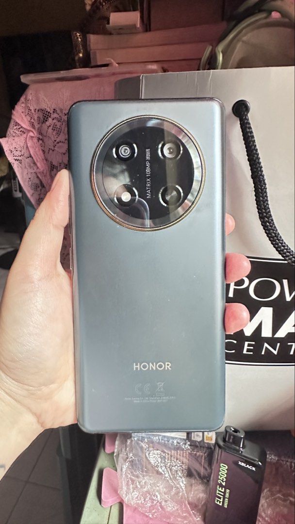 Honor X9c 256gb (Category: Early Generation Mobile Phones) located in Manila. Submitted by janesabado18006 (Listing ID 1465433606, Image 2). Description: No issue! Complete package with box Slight used .