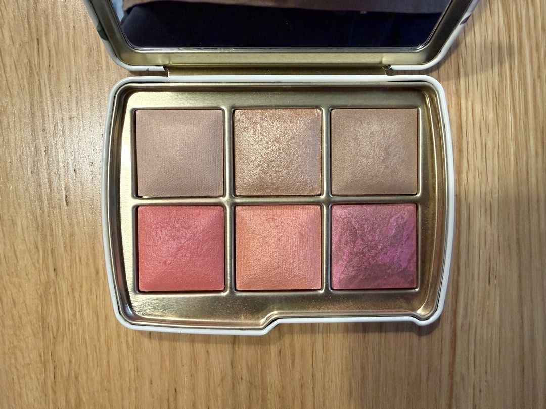 Hourglass Ambient Lighting Edit Unlocked Swan (Category: Makeup) located in Subic. Submitted by shentonistaaa (Listing ID 1465485117, Image 2). Description: - Brand: Hourglass - Edition: Ambient Lighting Edit Unlocked (Swan) - Packaging: White and floral tin case with mirror - Pans: 6 pans (1.4g each), Made in Italy - Shades included: Dim Light (finishing powder), Golden Hour (highlighter), Natural Bronze (bronzer), Luminous Coral, Sunset Flush, 