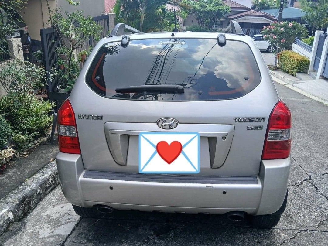 Hyundai Tucson 2.0 CRDi (A) (Category: Used Cars) located in Pasay City. Submitted by marjo27 (Listing ID 1465500063, Image 3). Description: Rush For sale first come first down 200,000 (negotiable to 180,000php to sure buyer) First owner clean papers RFS: upgrade Hyundai Tucson CRDi compact SUV Automatic transmission Fuel: Diesel ⛽ year Model: 2009 Mileage: 152k Machine all goods Aircon malamig Little issue: ✅scratches ✅missing design driver door