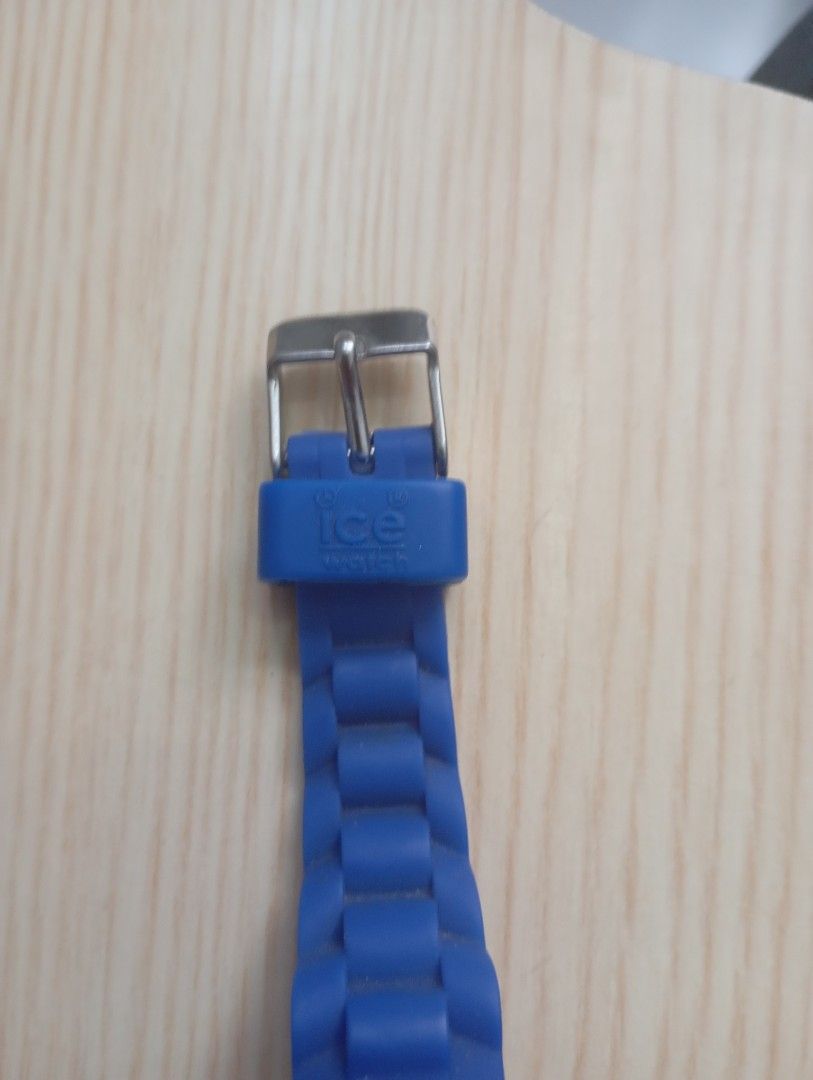 Ice watch (Category: Women's Watches) located in Las Pinas. Submitted by quick_deals_great_finds2 (Listing ID 1465399407, Image 3). Description: Original good working condition Quartz with battery 30mm womens.