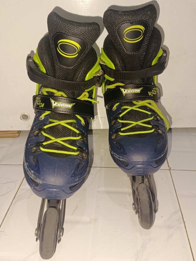 Inline skates (Category: Other Sports Equipment and Supplies) located in Manila. Submitted by happypreci87943 (Listing ID 1465571405, Image 2). Description: FOR SALE 999 nlng original price is 2500 Last Christmas lng binili inline skates adjustable 39 to 42 Lahat ng nsa pictures kasama Umiilaw ung gulong Medyo madumi lang ung bag 10x lang sjgurong ginamit ng anak kong 13yrs old sa park.