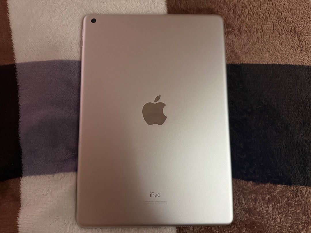 Ipad 7th Gen (Category: iPad) located in Manila. Submitted by moreofyizhuo (Listing ID 1465515747, Image 1). Description: ipad 7th gen - silver - 128gb - comes with charger and case (no box) - no hidden issues - lcd never been replaced - has minor scratches but minimal only - all buttons are working - fingerprint and homebutton is working price: ₱8,500 can do ₱8,000 last price :)) rfs: i'm not using it anymore.