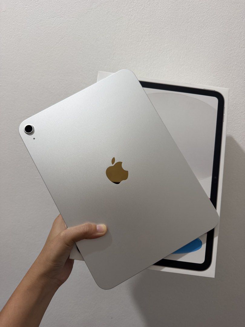 iPad A16 (Category: iPad) located in San Fernando. Submitted by idistrictph (Listing ID 1465383476, Image 1). Description: iPad A16 (11th Gen) • Brandnew, unsealed for checking only • 128 GB, Silver • 100% BH 0 cycle count • PP/A Local Variant • Complete with unused accessories Selling Price: 23 500 only (fixed non-negotiable) Open for trade-ins, trade value is higher. DM for inquiries..