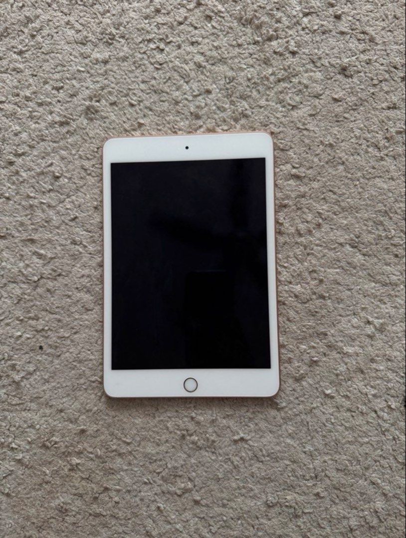 Ipad mini 5 (Category: iPad) located in Kuala Lumpur. Submitted by anisatikahh (Listing ID 1465385017, Image 1). Description: All in good condition Jual sebab anak tak tengok sangat ipad.