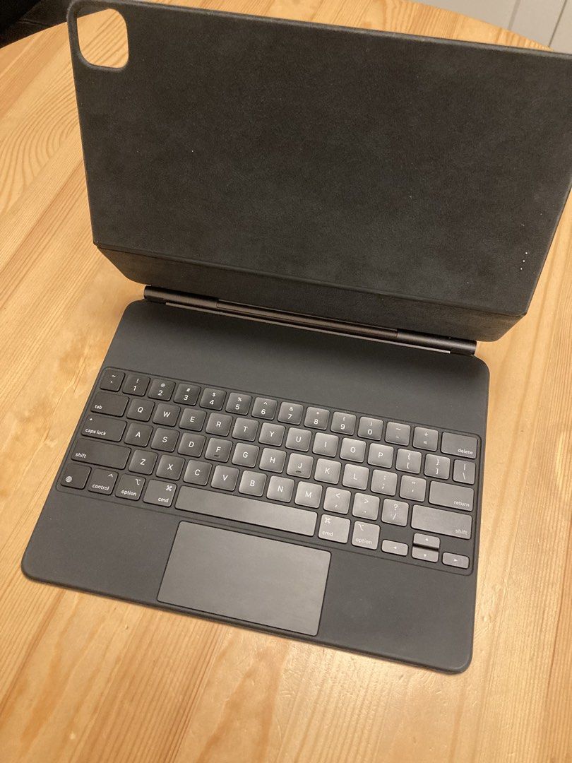 iPad Pro 12.9吋 Magic Keyboard （分類：平板電腦 - iPad）位於 Hong Kong。 由 jovinma03277960 提交（商品編號 1465390209，圖片 1）。簡介： Magic Keyboard for iPad Pro 12.9inch All light and key work perfectly。