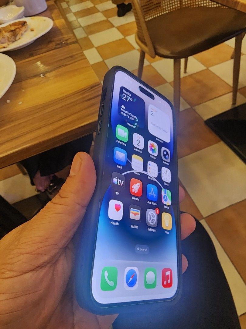 Iphone14 promax (Category: iPhone 14 Series) located in Manila. Submitted by abdulfatak37758 (Listing ID 1465507434, Image 2). Description: iphone14 promax smartlock 256gb /charger ad-cable.
