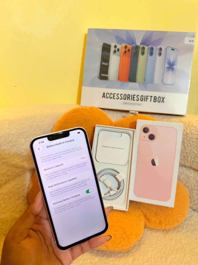 iPhone 13 128gb (Category: iPhone 13 Series) located in Caloocan City. Submitted by JennMT (Listing ID 1465439794, Image 2). Description: Unit only 16,000 with boc & charger We also offer low cost but wifi/hotspot used only .