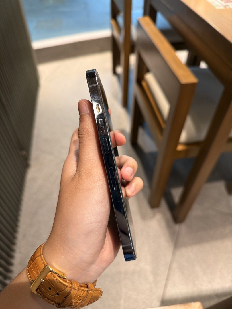 Iphone 13 pro 256gb for swap (Category: iPhone 13 Series) located in Makati City. Submitted by charliezard_1 (Listing ID 1465476339, Image 3). Description: add ako higher unit po sana. plus unit and charger lang po.