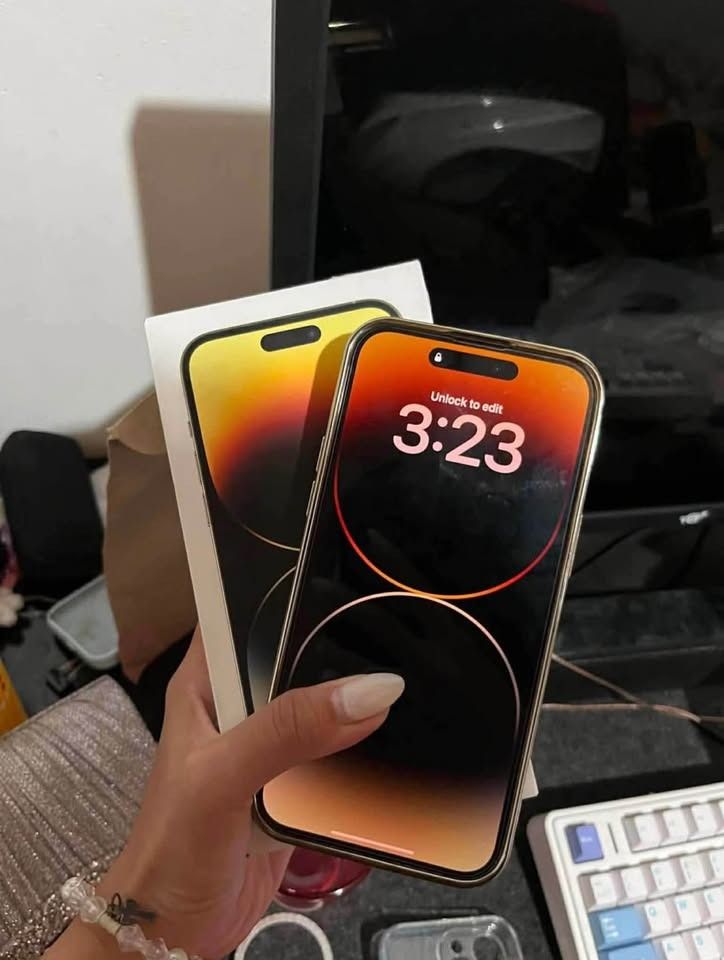 IPHONE 14 PRO MAX GOLD 128GB (Category: iPhone 14 Series) located in Antipolo. Submitted by ke1anne (Listing ID 1465460846, Image 1). Description: 95 BH TEST TO SAWA UPON MEET UP.