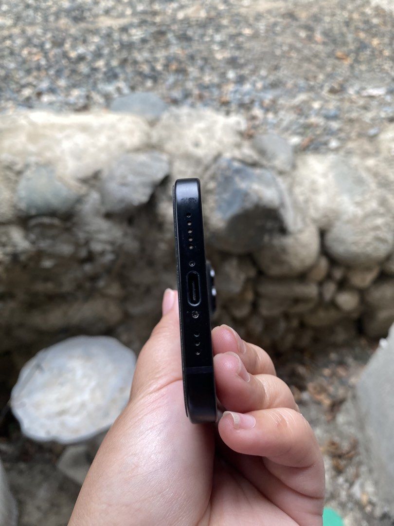 Iphone 15 (Category: iPhone 15 Series) located in Las Pinas. Submitted by kyuwi (Listing ID 1465404502, Image 3). Description: No issues No history of repairs Face ID working True tone working Esim only No box 80% battery (can last me a whole day) Inclusions: Original charger 3 phone cases.