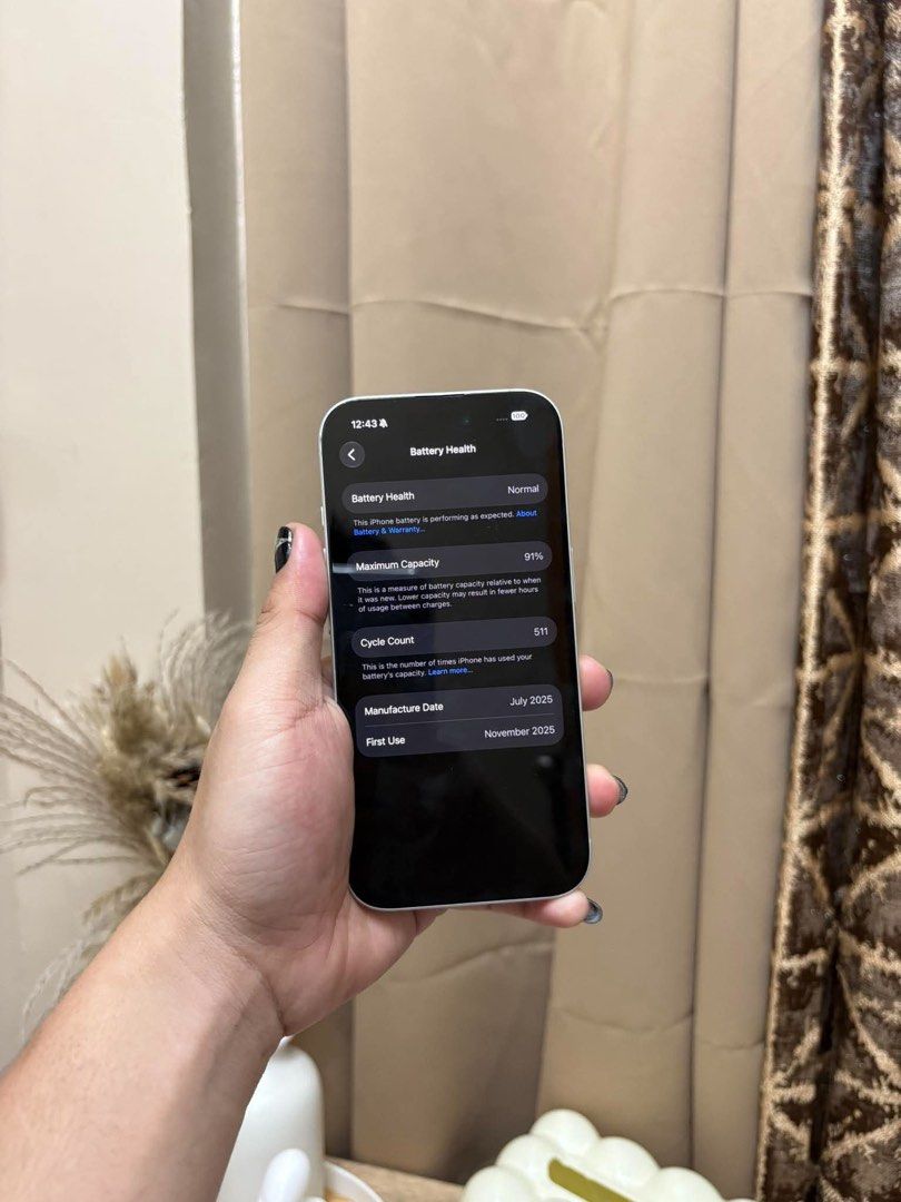IPHONE 16 128 GB (Category: iPhone 16 Series) located in Manila. Submitted by mightyhorse. (Listing ID 1465419484, Image 3). Description: - Brand/Model: Apple iPhone 16 - Storage Capacity: 128 GB - Color: White - Battery Health: 91% - Condition: Excellent, pre-owned - Features: Sleek design, vibrant display, clean body - Meetup location available: EP Village Phase 1 - Under warranty till nov -inclusion unit case replacement cord.