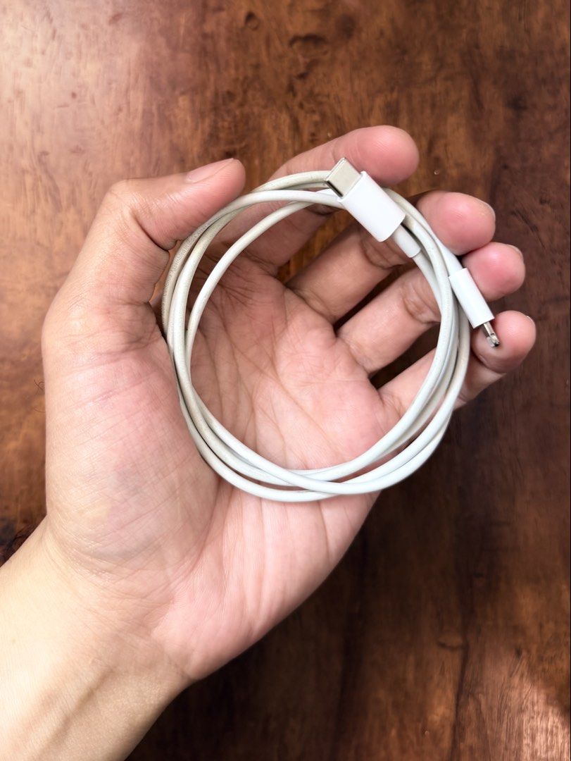 iPHONE ORiGiNAL CHARGER (2M) (Category: Chargers & Cables) located in San Pedro. Submitted by cicco.ph (Listing ID 1465438016, Image 1). Description: NO BOX CORD ONLY.