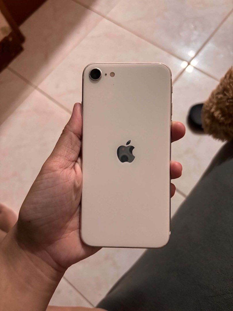 iPhone SE 2nd Gen (Category: iPhone SE Series) located in Pasig City. Submitted by jandennn (Listing ID 1465501514, Image 1). Description: iphone SE 2nd Gen • 64GB Storage • iOS 18.1.1 • Working Touch ID & Home Button Issue: • LCD/screen has a black spot at the bottom • battery has been replaced.