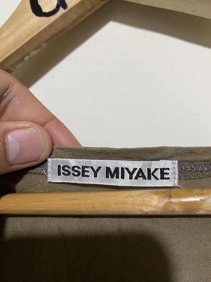 ISSEY MIYAKE DRESS (Category: Dresses) located in Cagayan de Oro. Submitted by ansasalab39908 (Listing ID 1465527675, Image 2). Description: Size S (W19xL33) Condition: Vgoodcondition Color rate:9.8/10 Flaws:None.