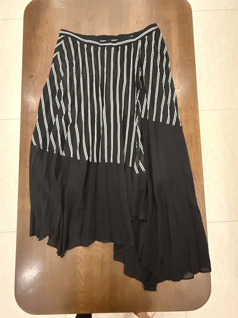Izzue stripe pleated midi skirt (Category: Skirts) located in San Pablo. Submitted by iamtrina (Listing ID 1465409923, Image 2). Description: Fits 28” waist.
