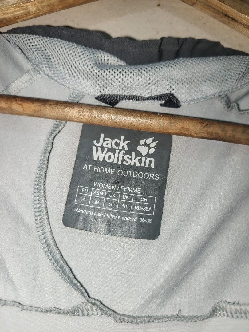 Jack Wolfskin Women's Stormlock Softshell (Category: Coats, Jackets and Outerwear) located in Saravia. Submitted by foundandfavedbcd (Listing ID 1465533699, Image 3). Description: - Brand: Jack Wolfskin - Color: Grey with lime green zippers - Size: Women's Small (EU S, US S, UK 10, CN 165/88 - Design: Full zip front, stand collar, and multiple secure zipped pockets - Material: Lightweight and breathable fabric - Ideal For: Hiking, traveling, and 