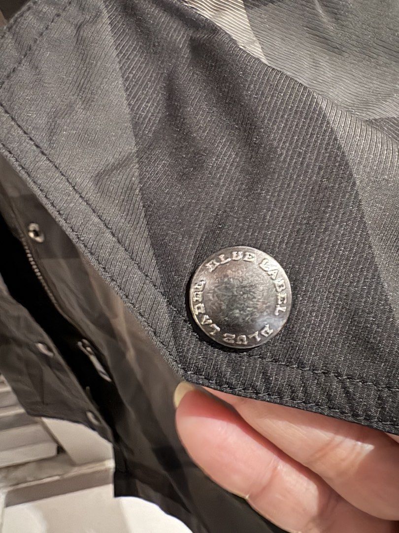 jacket （分類：外套及戶外衣服）位於 Hong Kong。 由 emsbags 提交（商品編號 1465411963，圖片 8）。簡介： like new blue label jacket csn large 。