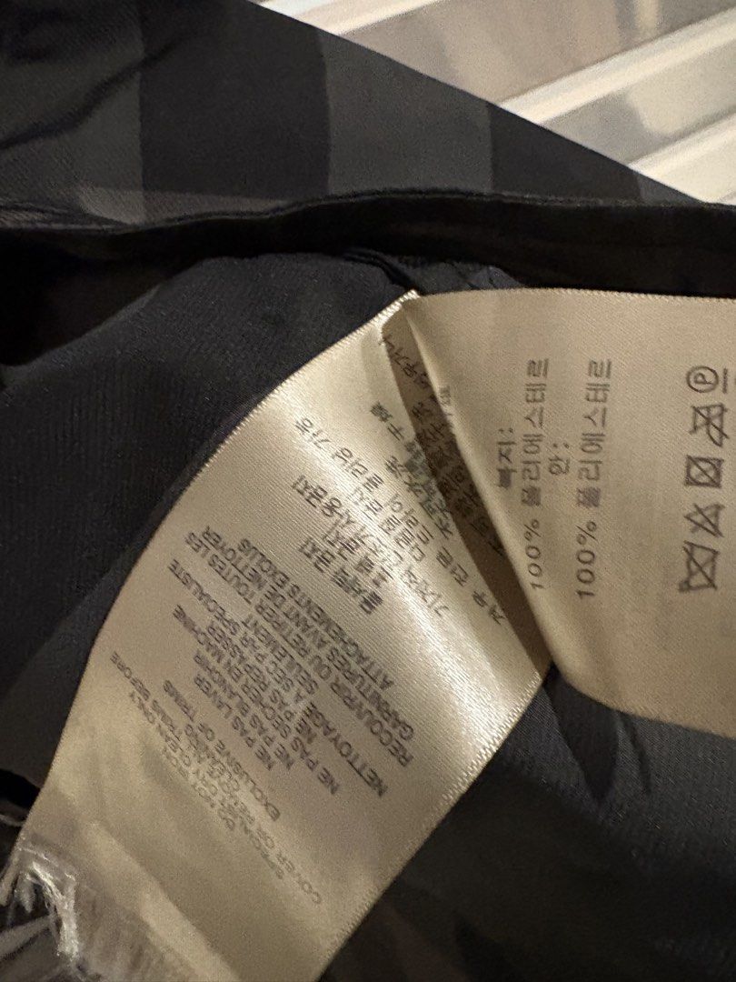 jacket （分類：外套及戶外衣服）位於 Hong Kong。 由 emsbags 提交（商品編號 1465411963，圖片 10）。簡介： like new blue label jacket csn large 。