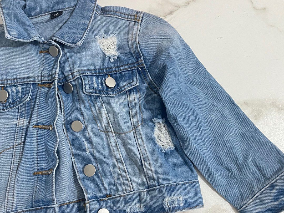 JACKET FOR KIDS (Category: Babies & Kids Fashion) located in Bacoor. Submitted by lemonsandmelons (Listing ID 1465578737, Image 3). Description: Good condition fits 4 to 5y girl.