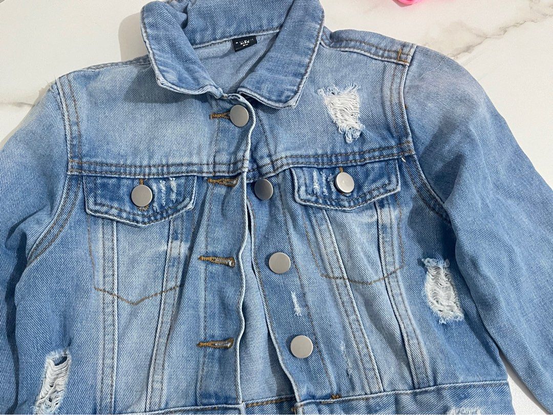 JACKET FOR KIDS (Category: Babies & Kids Fashion) located in Bacoor. Submitted by lemonsandmelons (Listing ID 1465578737, Image 1). Description: Good condition fits 4 to 5y girl.