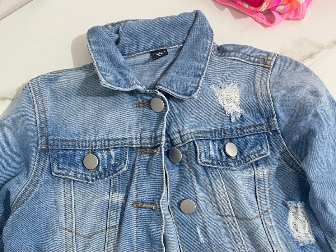 JACKET FOR KIDS (Category: Babies & Kids Fashion) located in Bacoor. Submitted by lemonsandmelons (Listing ID 1465578737, Image 2). Description: Good condition fits 4 to 5y girl.