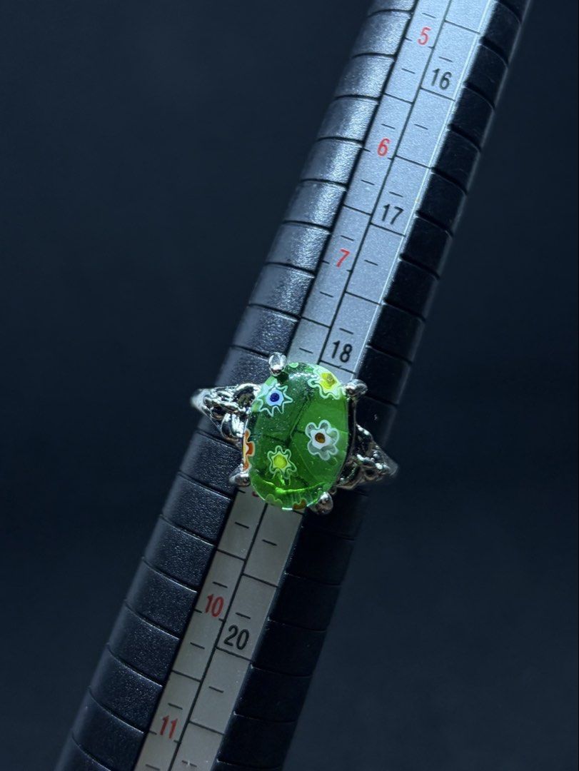 Japan Surplus Jade with Flower Pattern Size 8.5 (Category: Rings) located in Mexico. Submitted by secondstory.kr (Listing ID 1465522652, Image 1). Description: .