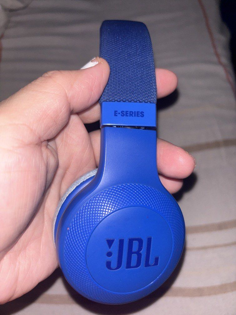 Jbl headset e series blutooth (Category: Other Gadgets) located in Manila. Submitted by vintageaccessories (Listing ID 1465561031, Image 3). Description: .