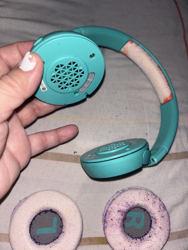 Jbl headset working well blutooth issue naalis foam (Category: Other Gadgets) located in Manila. Submitted by vintageaccessories (Listing ID 1465560901, Image 2). Description: Naalis foam.