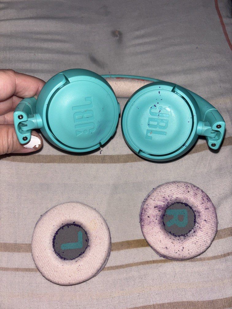 Jbl headset working well blutooth issue naalis foam (Category: Other Gadgets) located in Manila. Submitted by vintageaccessories (Listing ID 1465560901, Image 3). Description: Naalis foam.