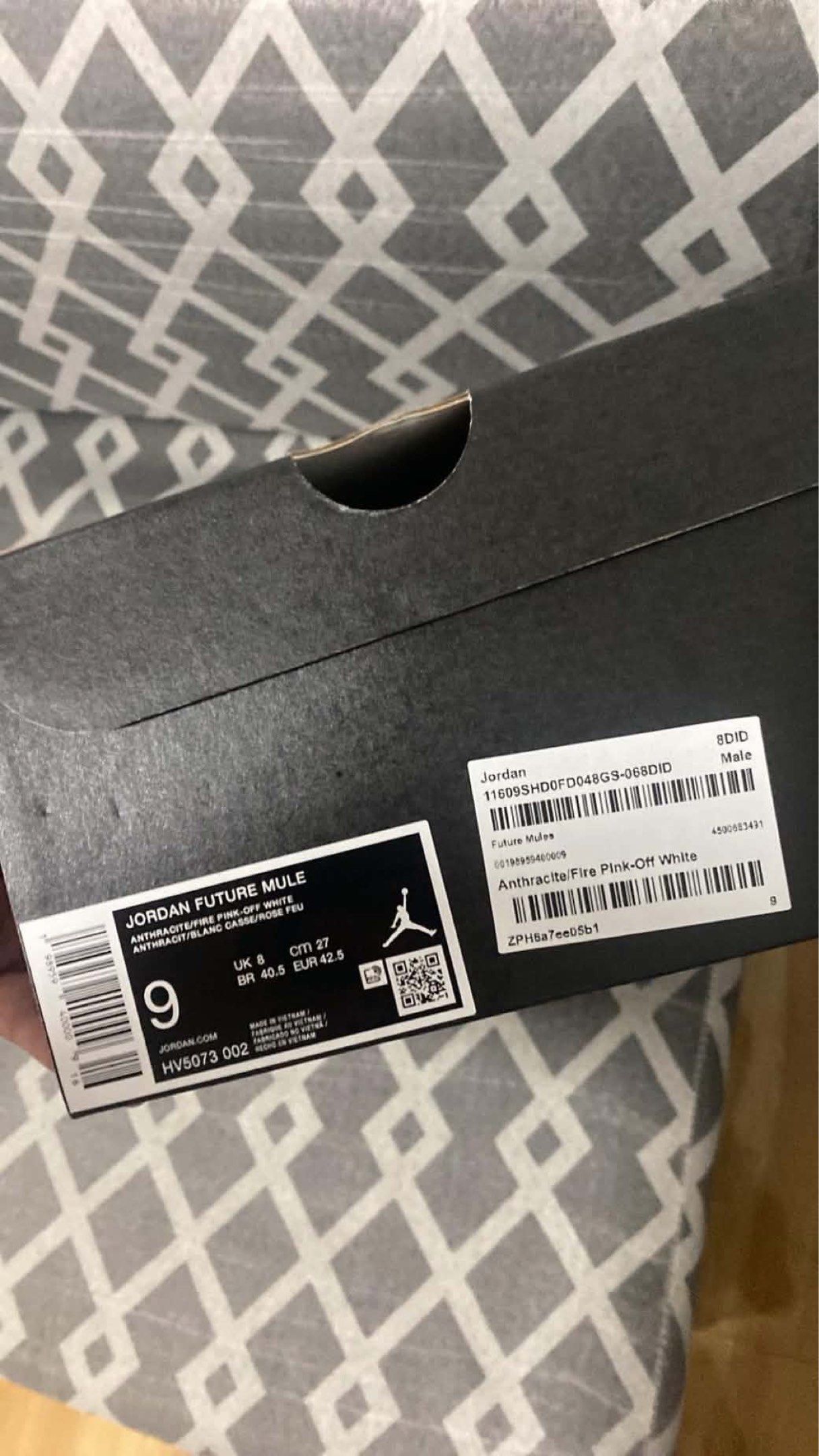Jordan Future Mule Anthracite Fire Pink Off White Size 9 (Category: Sneakers) located in Pilar. Submitted by romeoabejo54125 (Listing ID 1465511269, Image 2). Description: - Model: Jordan Future Mule - Colorway: Anthracite / Fire Pink / Off White - Size: US 9 / UK 8 / EU 42.5 - Condition: Brand new with original box - Features: Slip-on design, durable upper, white sole, and distinct pink Jumpman logo on the insole.
