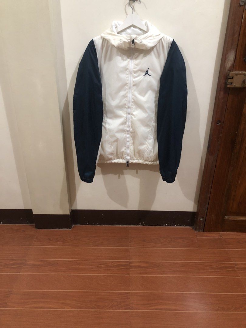 Jordan Windbreaker Jacket (Category: Coats, Jackets and Outerwear) located in Oas. Submitted by alithrifthunter (Listing ID 1465471776, Image 2). Description: .