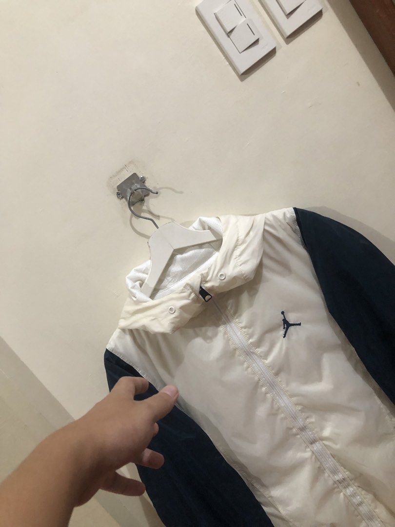Jordan Windbreaker Jacket (Category: Coats, Jackets and Outerwear) located in Oas. Submitted by alithrifthunter (Listing ID 1465471776, Image 3). Description: .