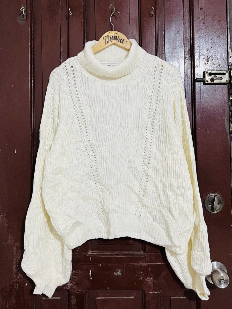 Justfab White Turtleneck Sweater Size XXL (Category: Coats, Jackets and Outerwear) located in Pagsanjan. Submitted by zhairaaaaa (Listing ID 1465512403, Image 2). Description: JUSTFAB CHUNKY RIBBED KNIT TURTLENECK SWEATER 🤍 🔥 SALE! 400 PESOS ONLY! 🔥 Verygood condition 💯 ✨ Chunky ribbed knit texture ✨ Cozy turtleneck neckline ✨ Relaxed, comfy fit ✨ Perfect for cold-weather layering or solo wear 🏷️ Size: 2XL on tag 📏 Width: 25” | Length: 24” 