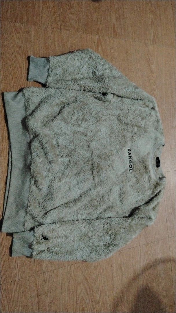 Kangol Fluffy Fleece Sweater Grey (Category: Coats, Jackets and Outerwear) located in Cavite. Submitted by ukaynglahat (Listing ID 1465469307, Image 2). Description: - Brand: Kangol - Color: Grey - Material: Super soft and fuzzy fleece - Details: Embroidered Kangol logo on chest and tiny logo on right sleeve cuff - Fit: Unisex style with crew neckline, ribbed cuffs, and hem - Condition: Great for cooler days, warm and cozy.