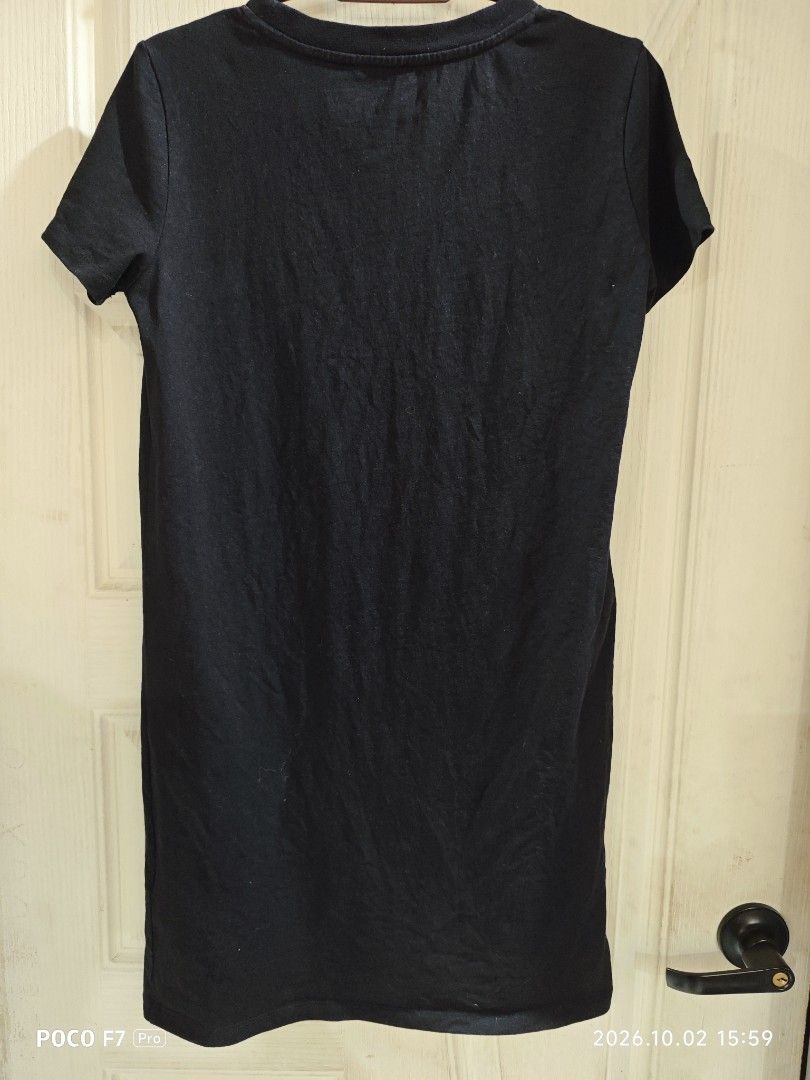 Kenzo (Category: Activewear) located in Mexico. Submitted by josephnuqui1980 (Listing ID 1465446068, Image 3). Description: KENZO PARIS Tiger Embroidery Short-Sleeved Dress, Black, Size M This simple, versatile black, short-sleeved, knee-length dress features an iconic tiger embroidery on the front. - Brand: KENZO - Color: Black - Size: M - Sleeve Length: Short Sleeve - Design: Tiger Embroidery.