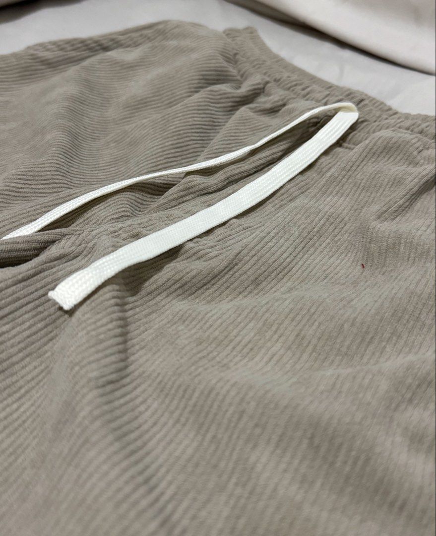 Khaki Corduroy Shorts with Drawstring (Category: Shorts) located in Cebu City. Submitted by jnathana (Listing ID 1465571816, Image 3). Description: Corduroy Tailored Short / Plain Shorts 2 Side Pocket plus 1 Back pocket Fabric: Corduroy Size: Medium Waistline: 26 - 33 inches Length: 17 inches Leghole: 20 inches .